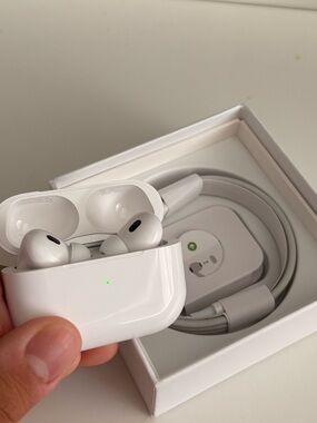 Apple AirPods Pro Wireless Earbuds in White with Charging Case